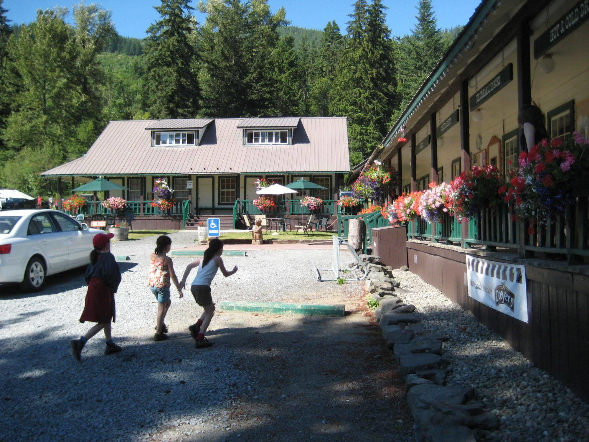 Whittaker'S Motel & Historic Bunkhouse Ашфорд Екстериор снимка