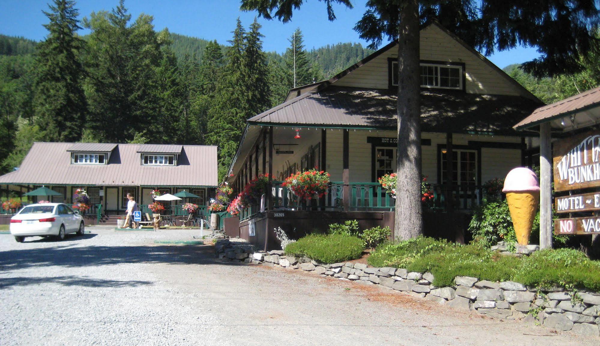 Whittaker'S Motel & Historic Bunkhouse Ашфорд Екстериор снимка