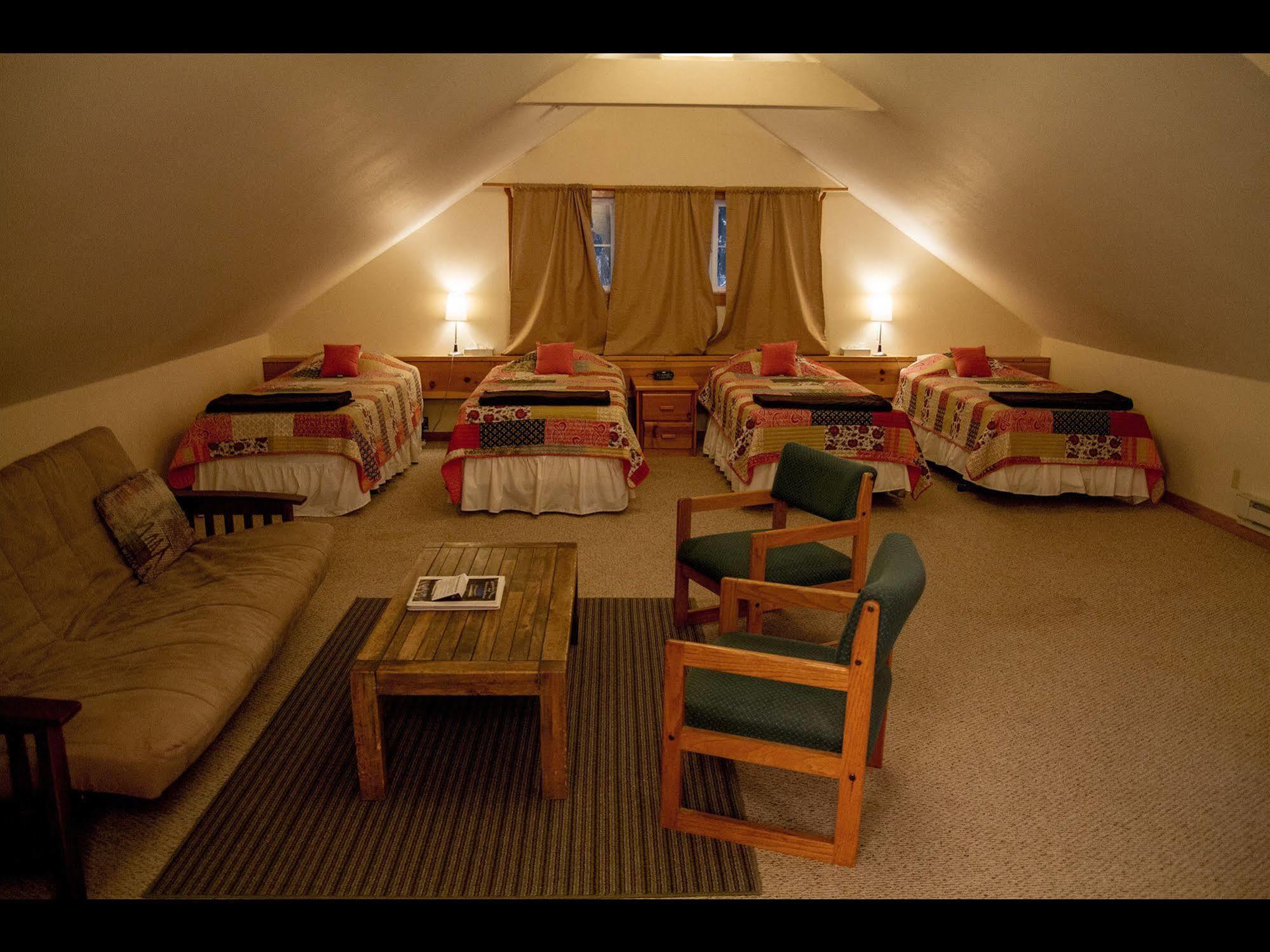 Whittaker'S Motel & Historic Bunkhouse Ашфорд Екстериор снимка