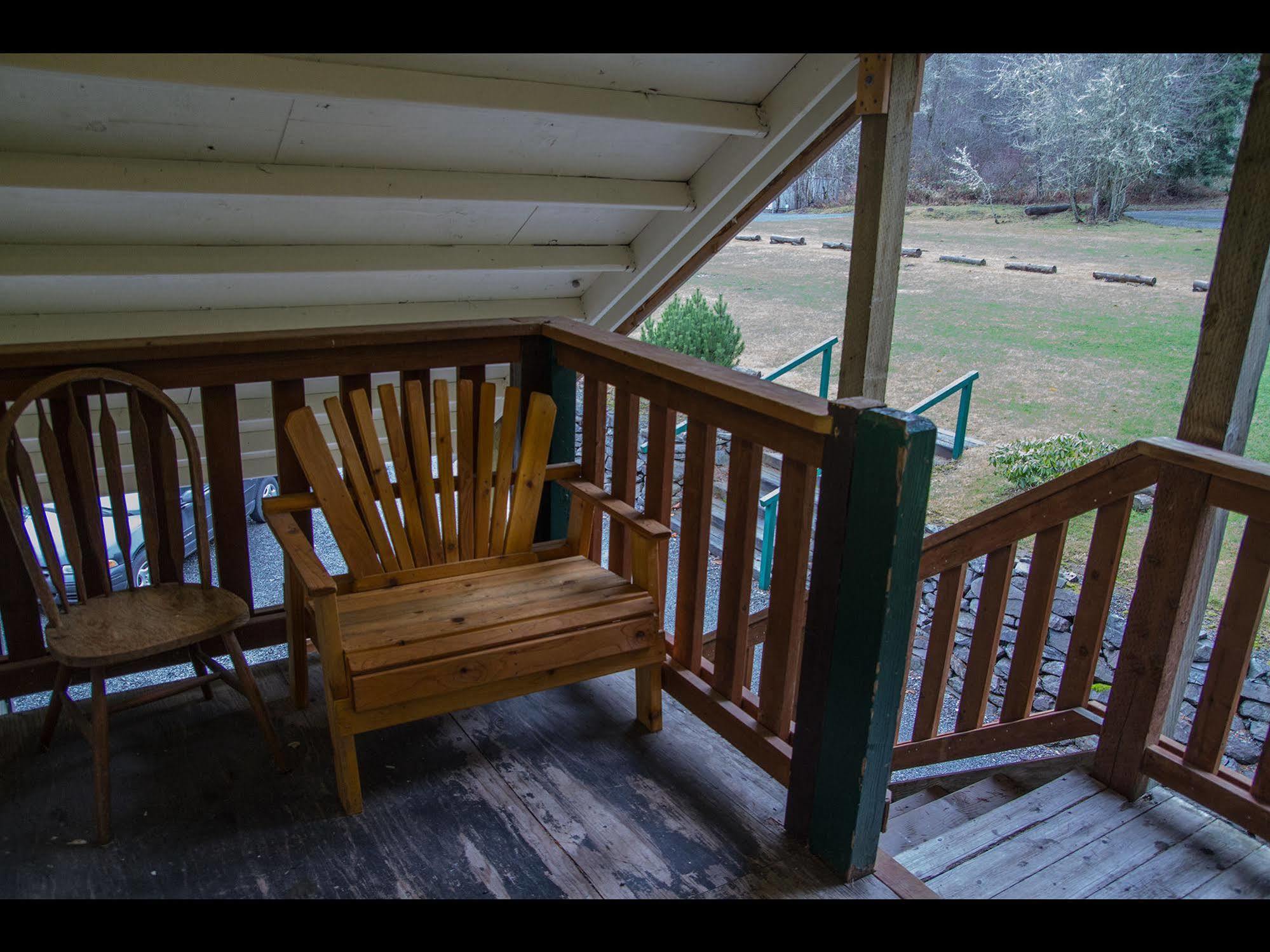 Whittaker'S Motel & Historic Bunkhouse Ашфорд Екстериор снимка